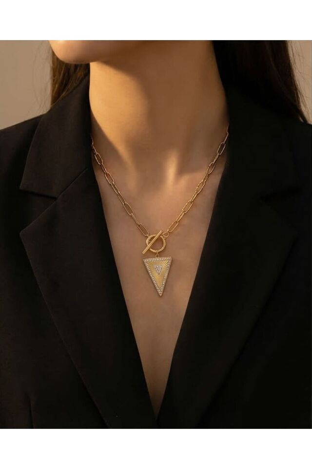 Altın Renk Üçgen Taş Detaylı Geometrik Model Paslanmaz Çelik Kolye Modern Toggle Klipsli